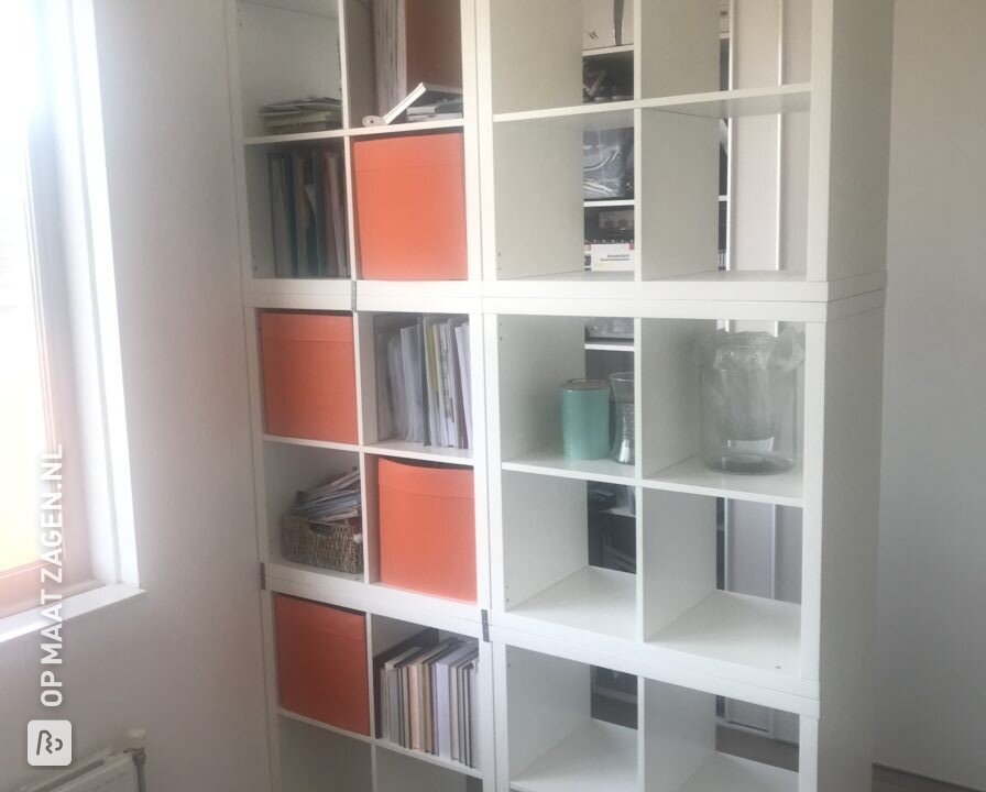 Tussenwand gemaakt van MDF platen en IKEA kasten