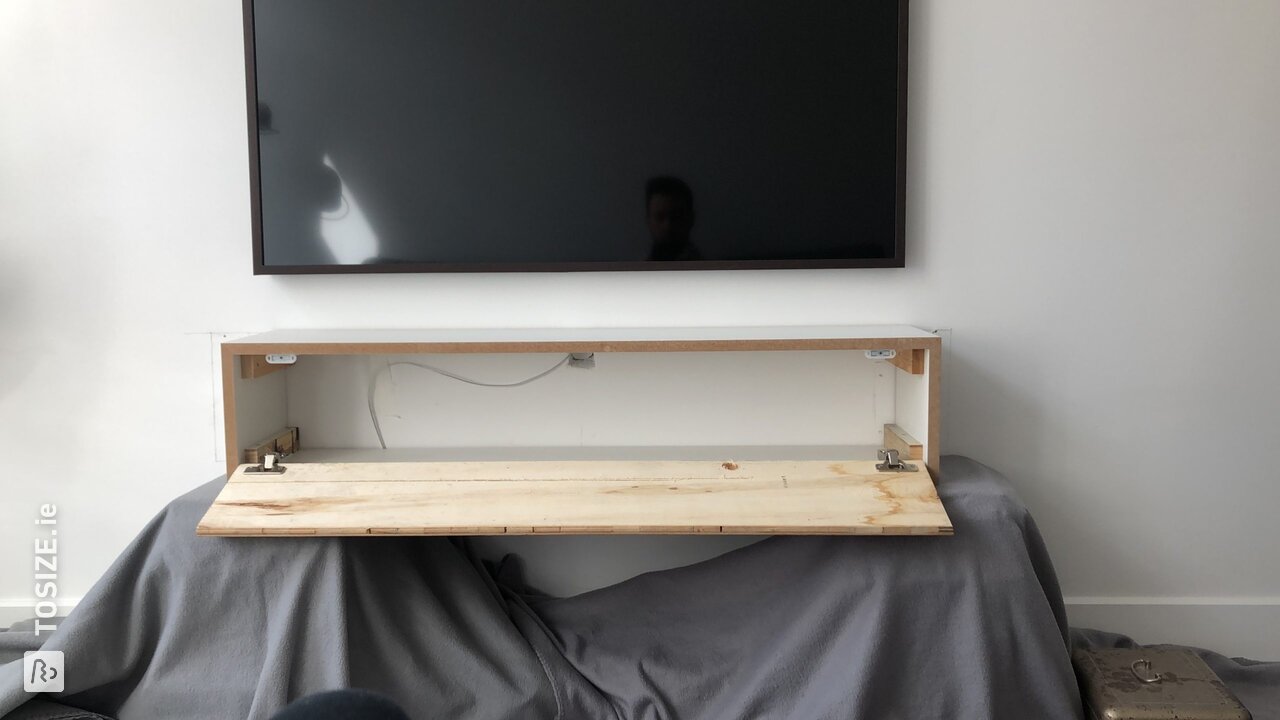 Customize small and practical TV furniture, by Daan