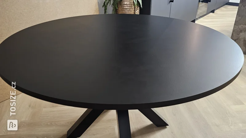 Stylish dining table with MDF and steel, by Emmy