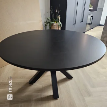 Stylish dining table with MDF and steel, by Emmy