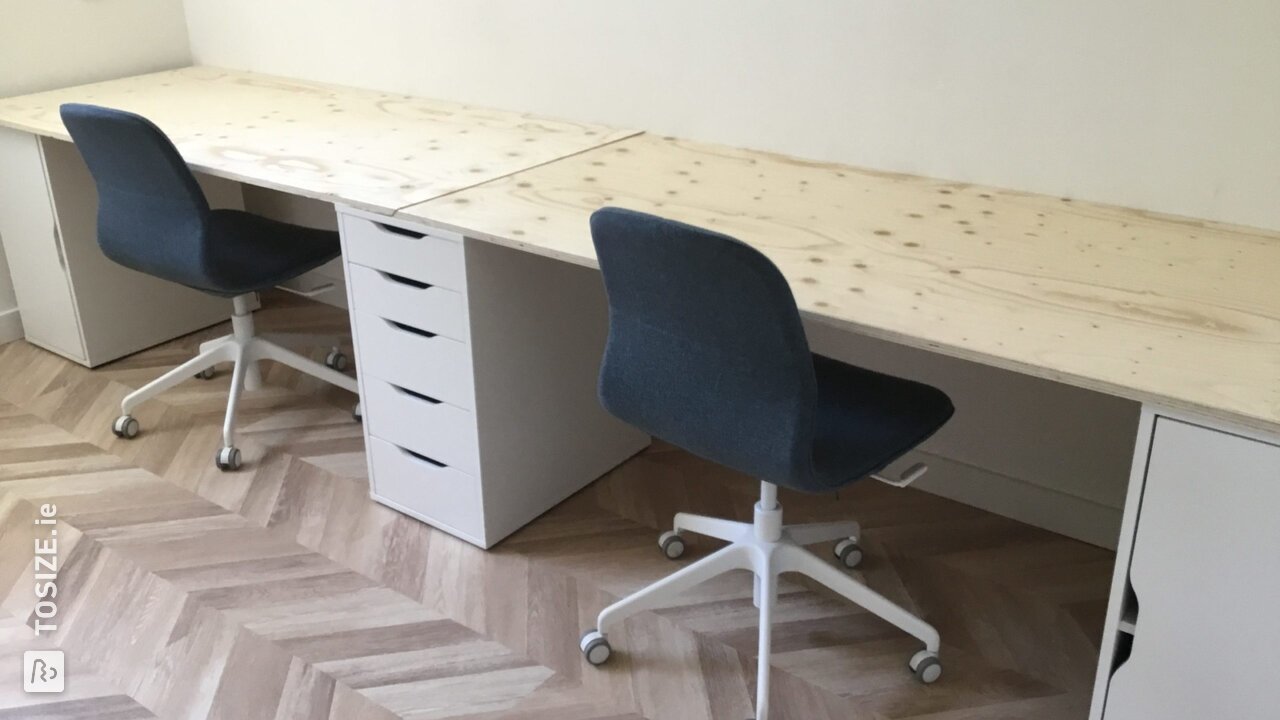 Double desk of underlayment, by Catherine