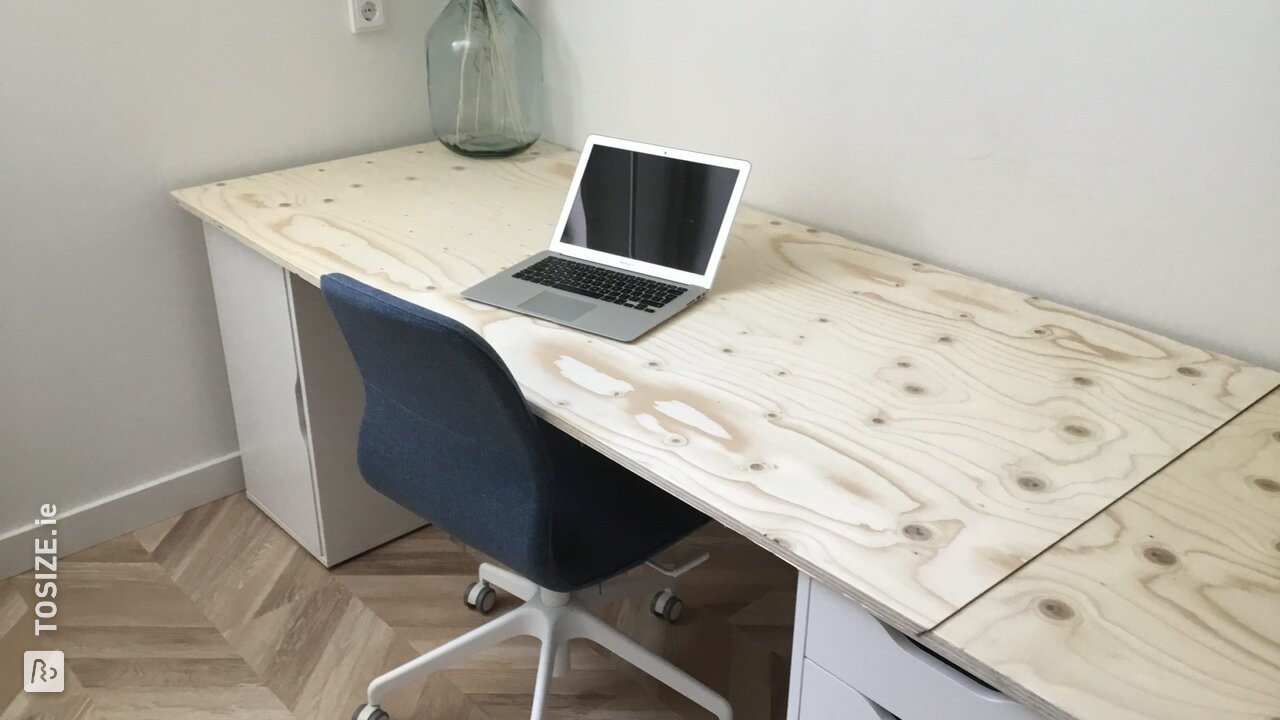 Double desk of underlayment, by Catherine