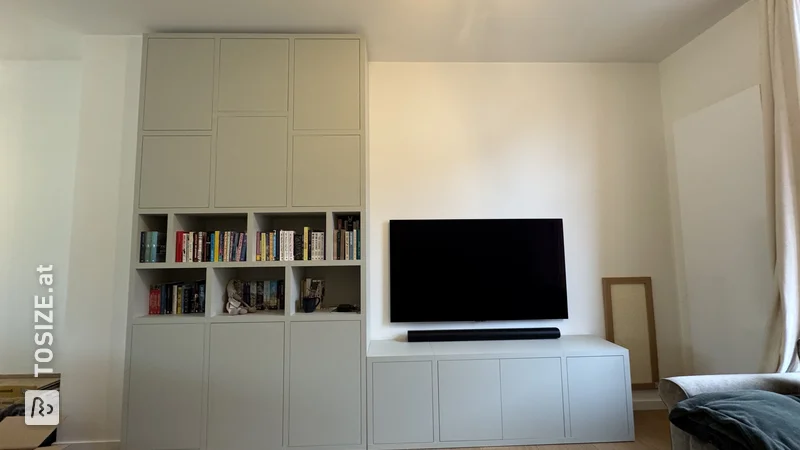 Fernsehschrank und Bücherregal für das Wohnzimmer von Silke