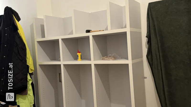 Fernsehschrank und Bücherregal für das Wohnzimmer von Silke