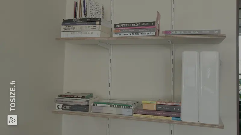 Simple bookshelf with shelf supports, by Guillermo