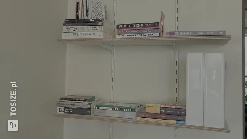 Simple bookshelf with shelf supports, by Guillermo