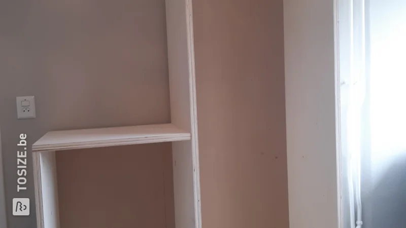 Livre pratique et armoire pour la chambre des enfants, par Dennie