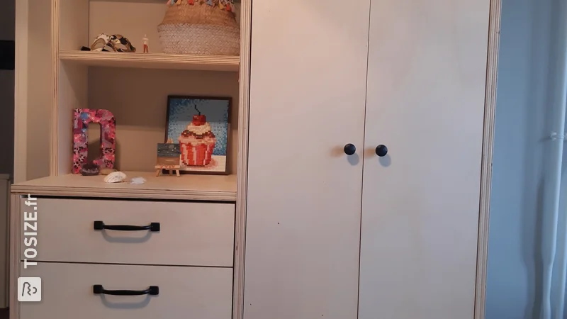 Livre pratique et armoire pour la chambre des enfants, par Dennie