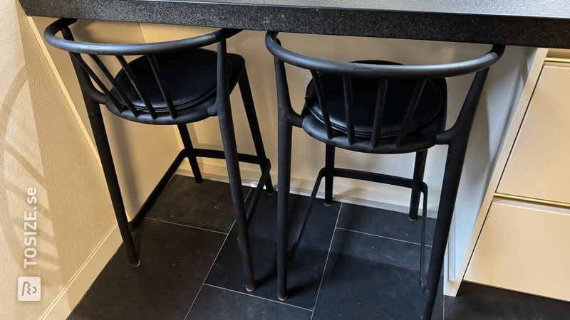 DIY Project: Modern wooden bar with stools in the kitchen, by Herman