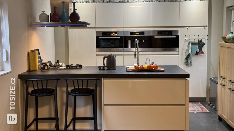 DIY Project: Modern wooden bar with stools in the kitchen, by Herman