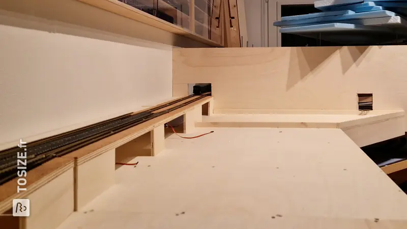 Construction de boîtes modulaires pour modélisme ferroviaire, par Michiel