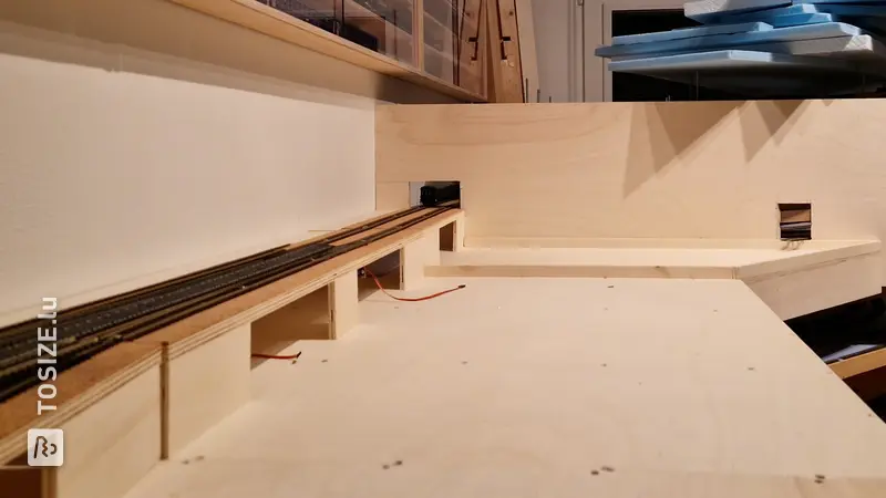 Construction de boîtes modulaires pour modélisme ferroviaire, par Michiel