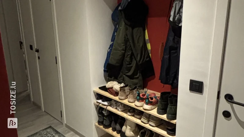 Étagère à chaussures pratique en contreplaqué pour le hall, par Sofie