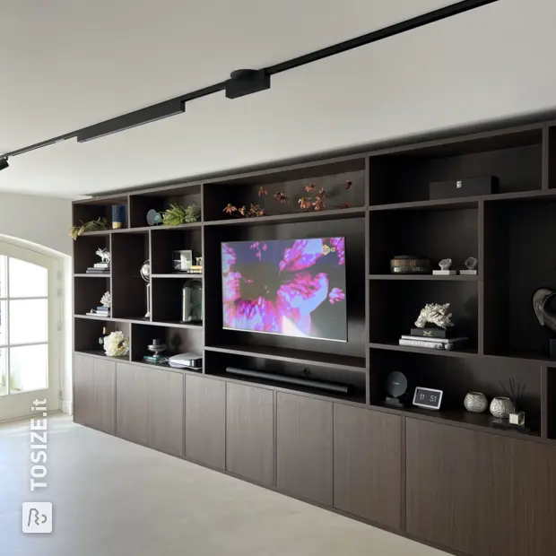 Dark (wood) cupboard wall with open compartments and doors