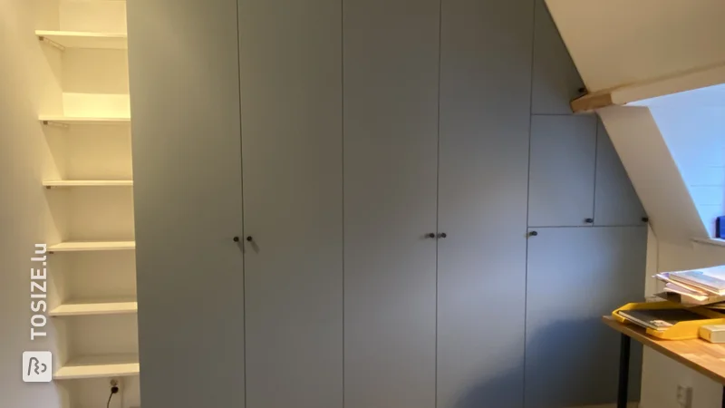 Stilvoller Kleiderschrank für das Jugendzimmer von Arlette