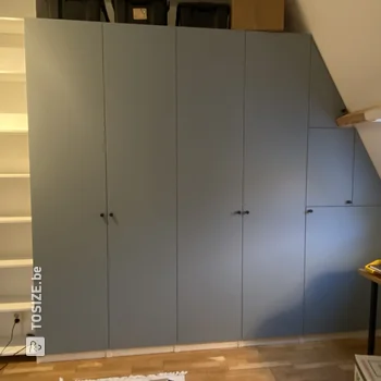 Armoire élégante pour la chambre d'adolescent, par Arlette