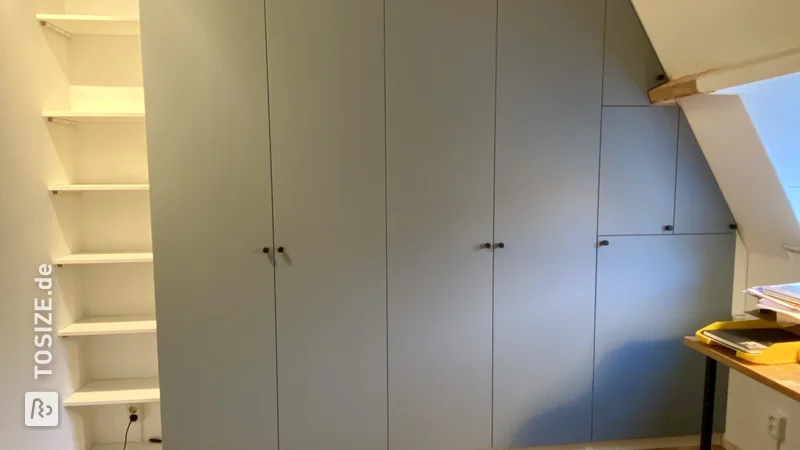 Stilvoller Kleiderschrank für das Jugendzimmer von Arlette