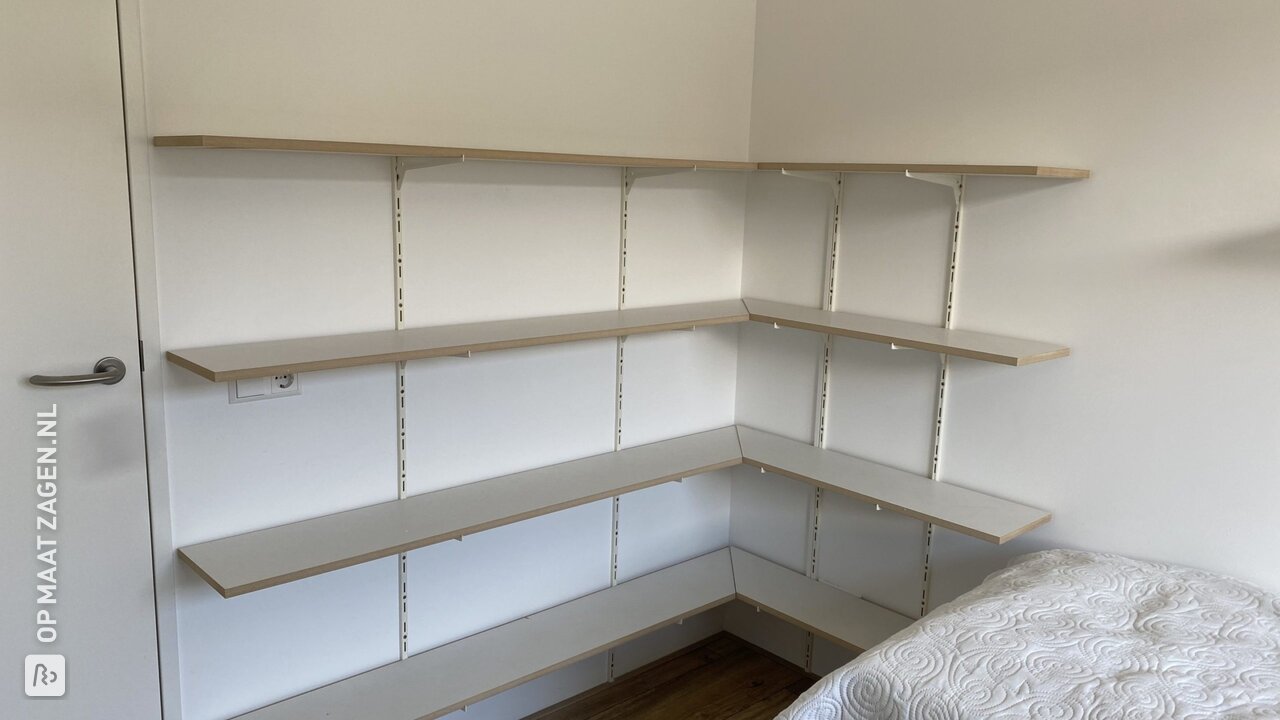 Wandplanken met ledverlichting voor LEGO-collectie, door Simon