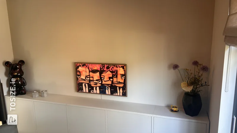 Beautiful custom-made sideboard under the TV, by Marvin