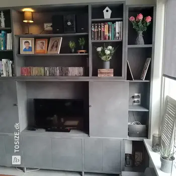 Stylish gray wall cabinet with doors, by Thijs