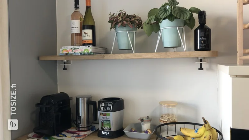 Kitchen bar and bookshelf made of oak, by Leide