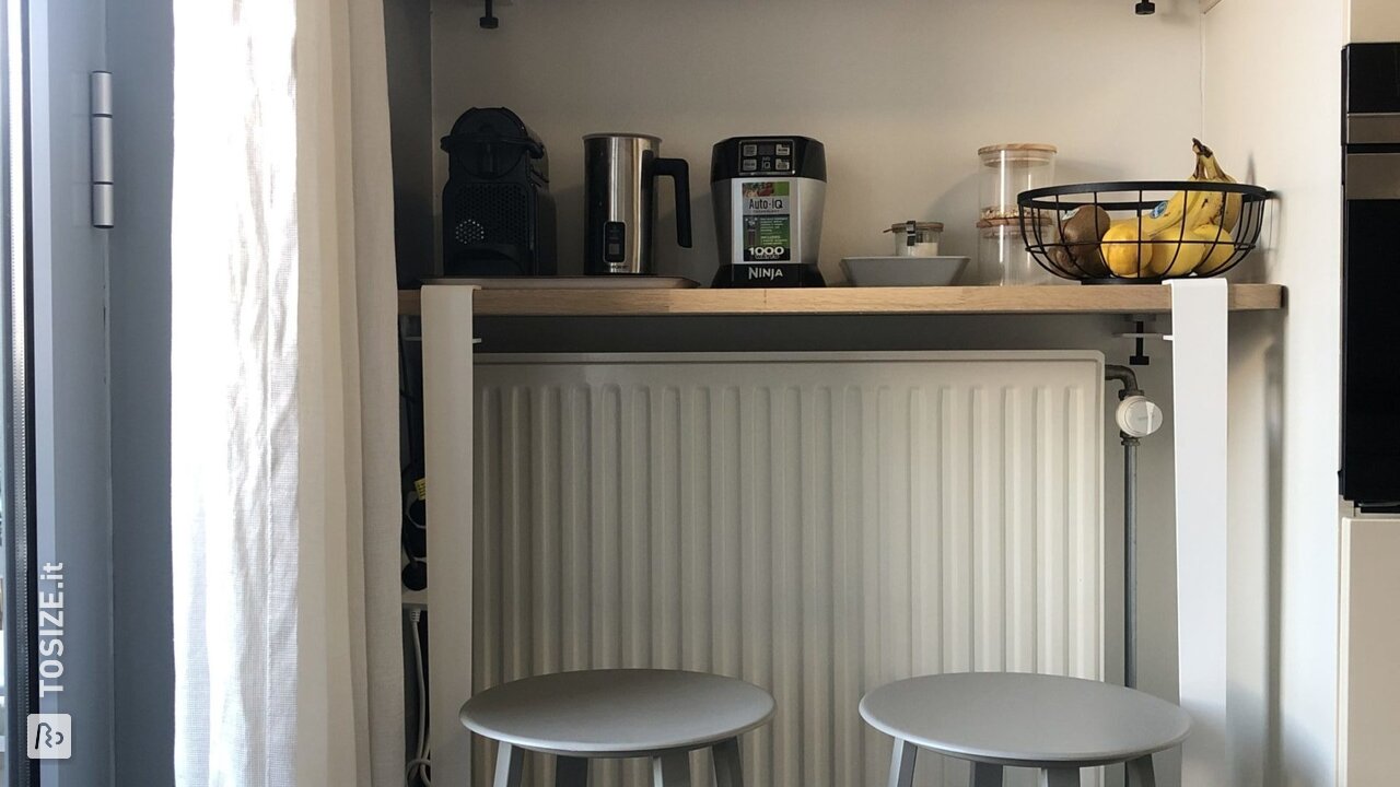 Cucina bar e libreria in rovere, di Leide