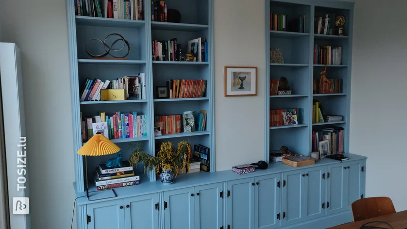 Country style built-in bookcase with doors, by Tim