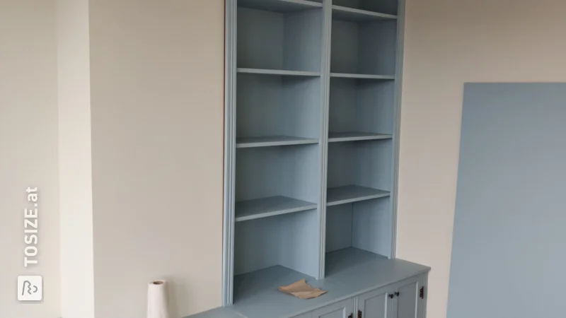 Country style built-in bookcase with doors, by Tim