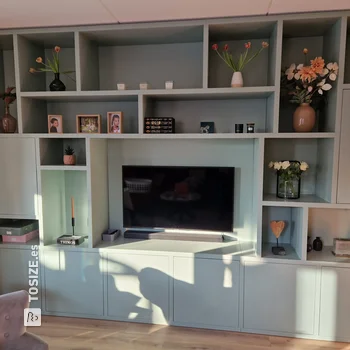 Precioso mueble de TV fabricado en MDF, de Michiel