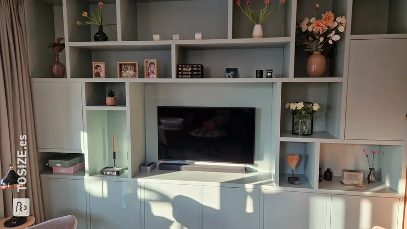 Precioso mueble de TV fabricado en MDF, de Michiel