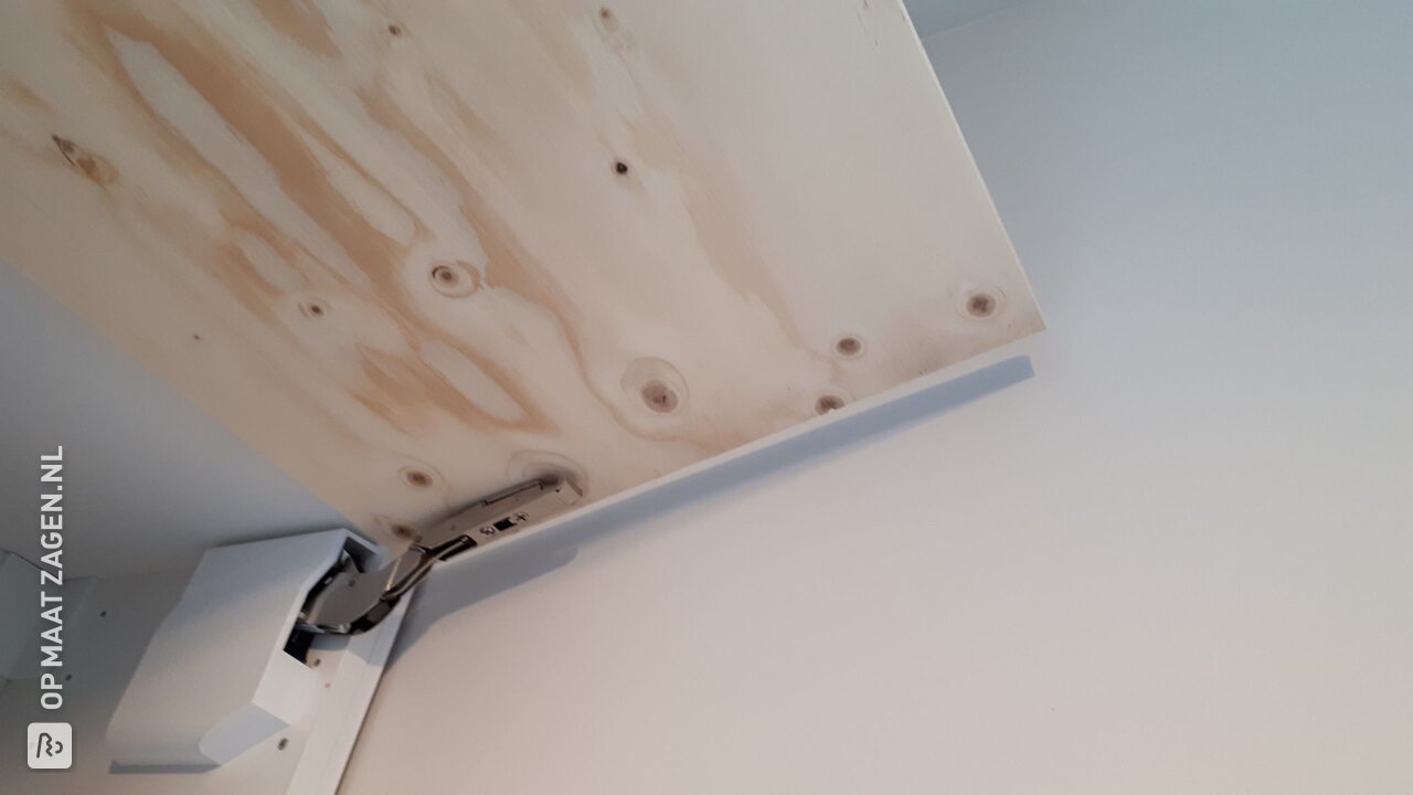 Kastdeuren keukenblok van Underlayment, door Marijn