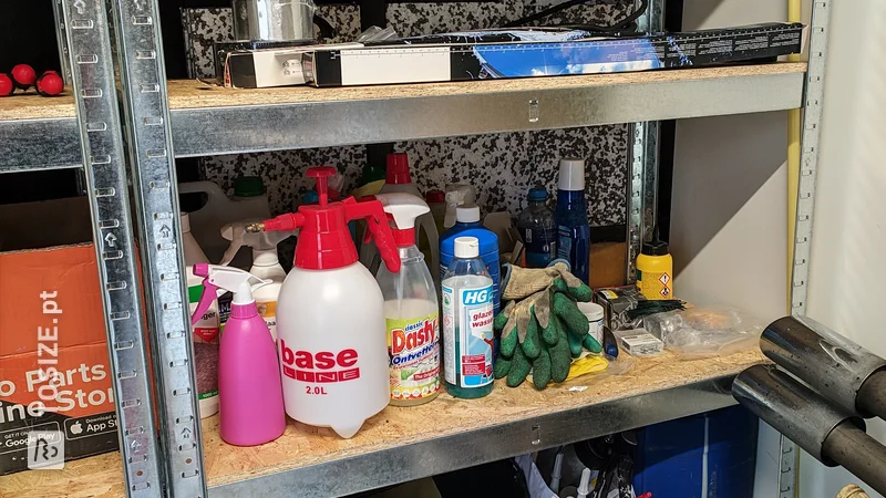 Practical shelving unit in the shed made of OSB, by Petros