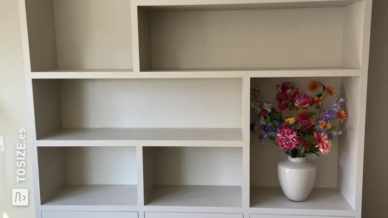 Stylish Shelving Unit for the Living Room, by Gabriela