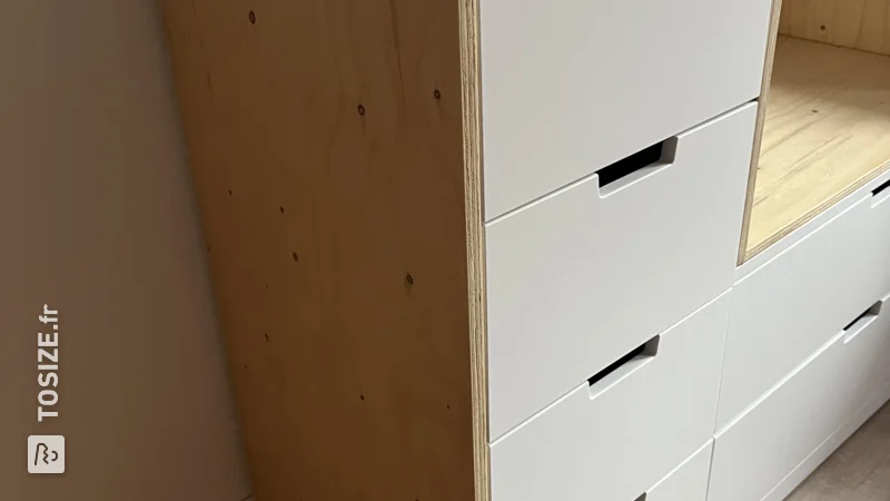 Bureau élégant avec espace de rangement de Underlayment, par Frank Jan