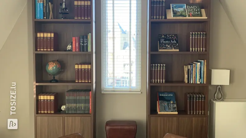 Elegantes braunes Bücherregal für das Wohnzimmer von Jorrit