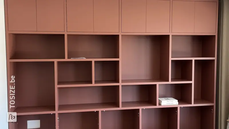 Stylish terracotta shelving unit for the living room, by Lisette