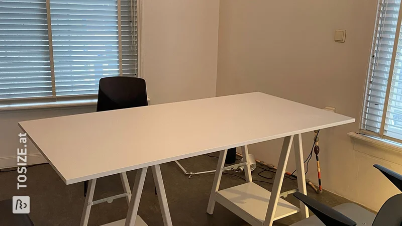 Schlichte Tischplatte für das Arbeitszimmer, von Michaël