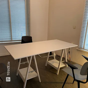 Schlichte Tischplatte für das Arbeitszimmer, von Michaël