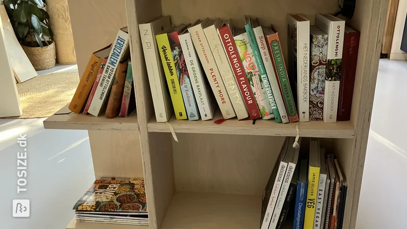 Practical bookcase in the kitchen, by Lianne