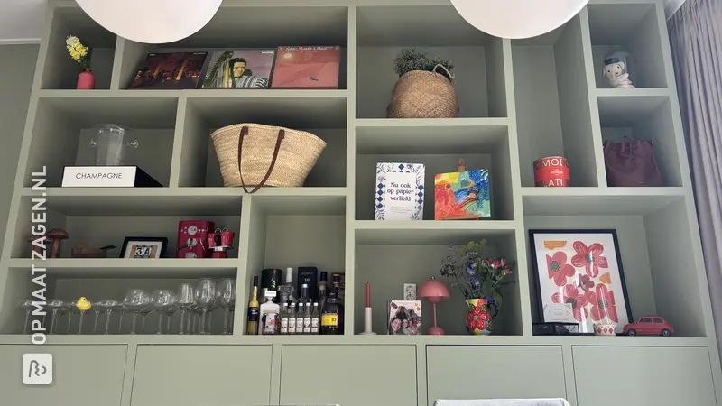 Asymmetrische Kast voor de Woonkamer, door Emma