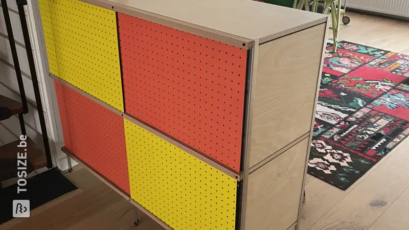 Armoire à portes coulissantes de 100 cm de hauteur dans la chambre, par Paul