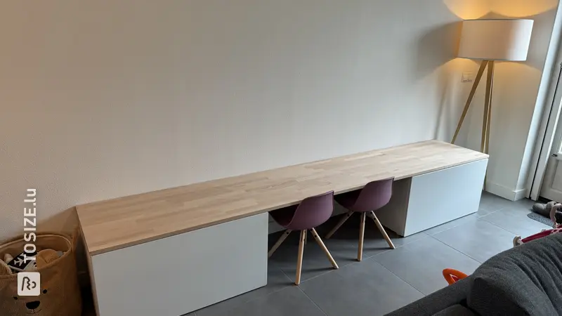 Astuce IKEA : bureau pour enfant avec rangement supplémentaire, par Thom