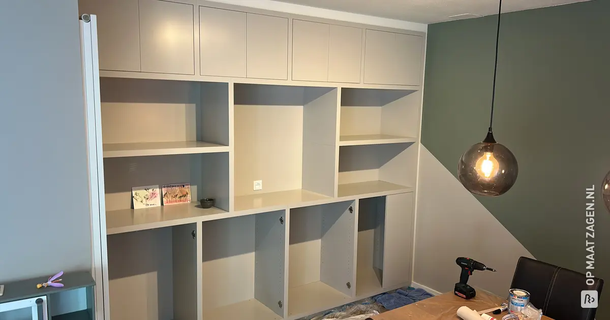 Vakkenkast op maat met Farrow & Ball kleur | OPMAATZAGEN.nl