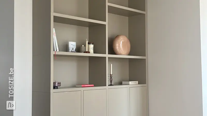 Armoire murale élégante Japandi beige, par Thomas