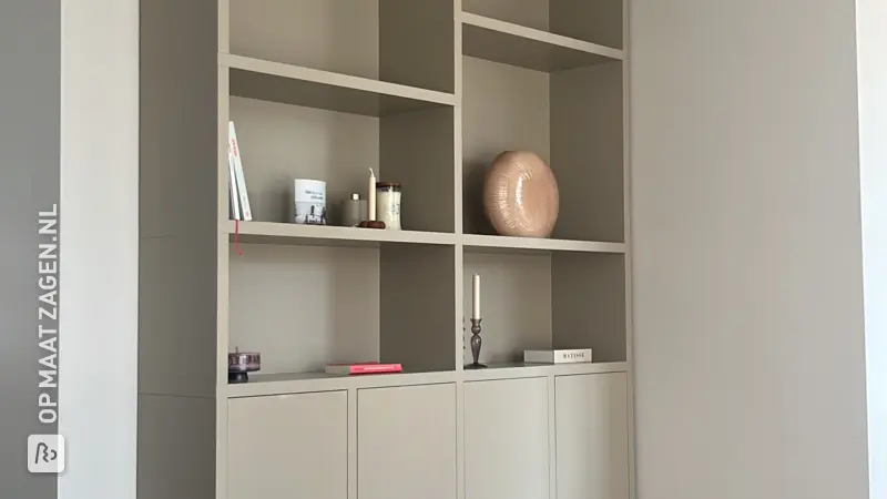 Stijlvolle Japandi Wandkast in Beige, door Thomas