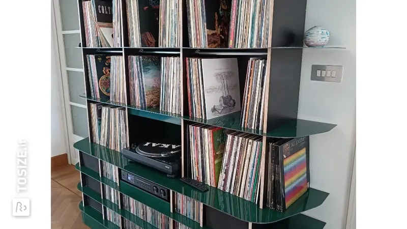 Eleganti mobili audio in compensato e Alubond, di Tijl