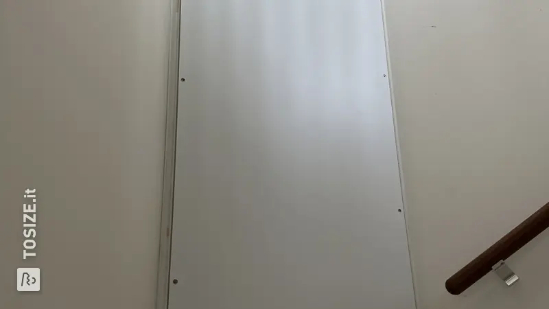 Elegante cornice bianca per scale, di Mike