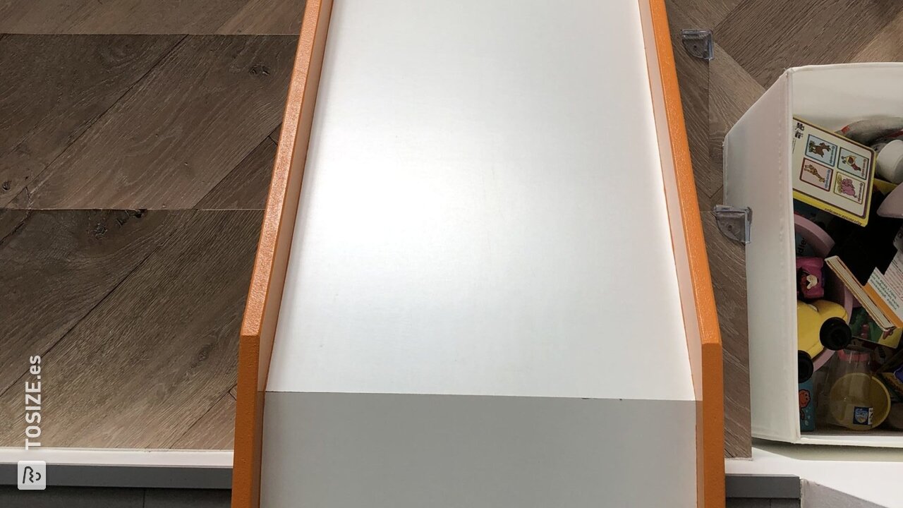 Tobogán de madera contrachapada y MDF, de Hertine