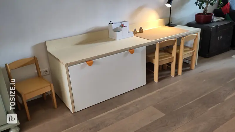 Hack intelligent IKEA SMÅSTAD : bureau pour enfants personnalisé, par Matthijs