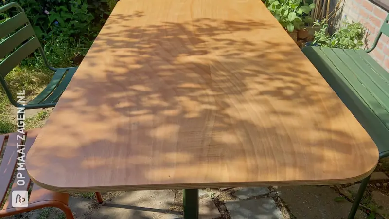 Zelfgemaakte Tuintafel met Zitje, door Janneke